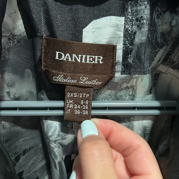 Leather jacket - Picture 5 of 8